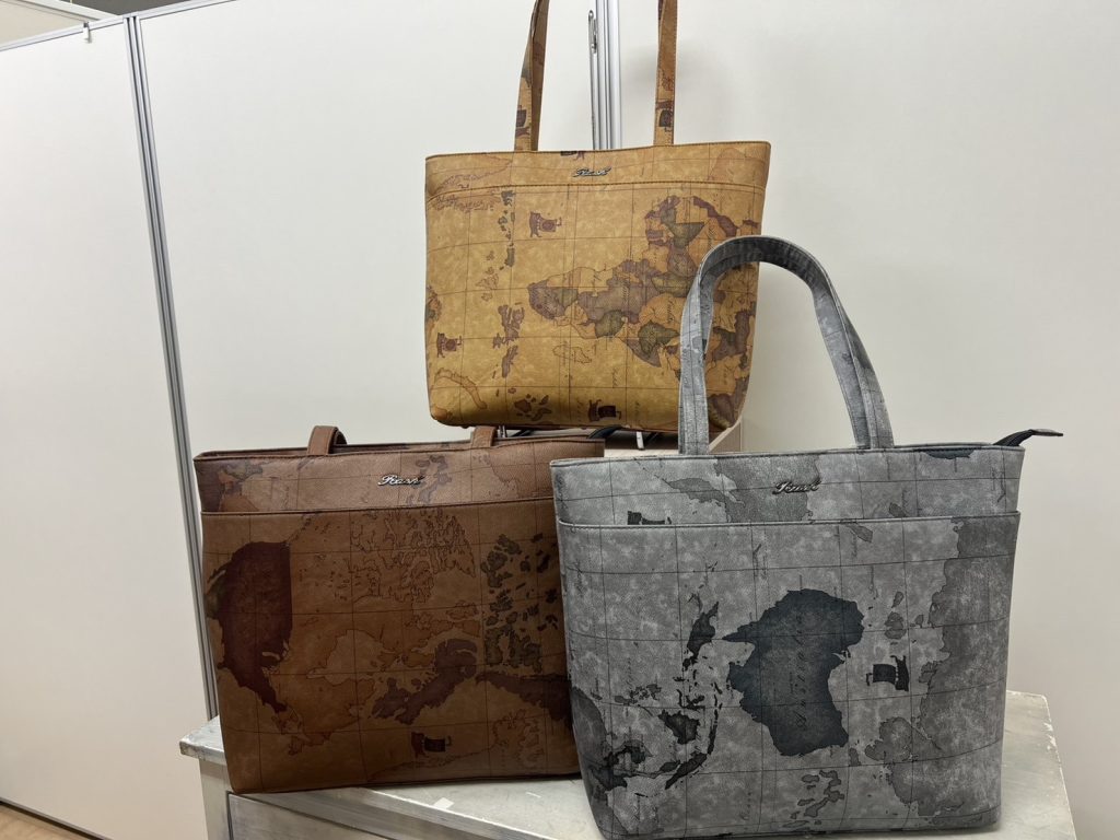 販売しているバッグの写真
